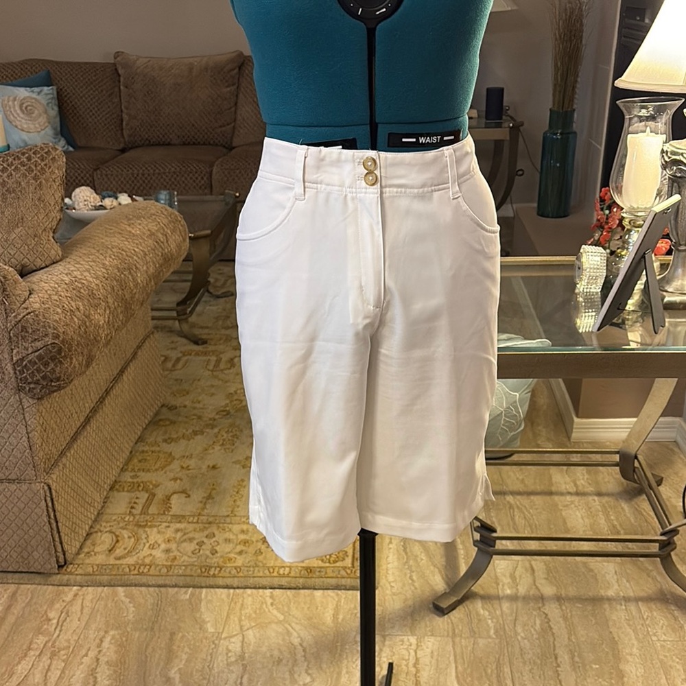 🔥 Closet Clear Out 🔥. Women’s Callaway Ivory Shorts